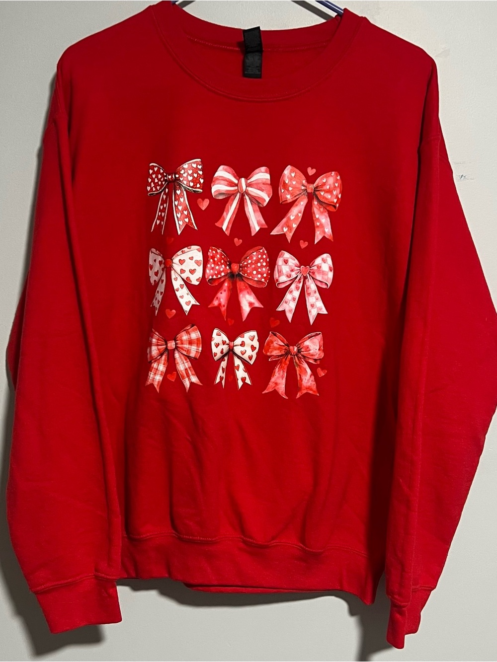 Gildan Red Crewneck Sweater with Bow Motif